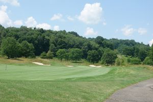 Olde Stonewall 10th Approach